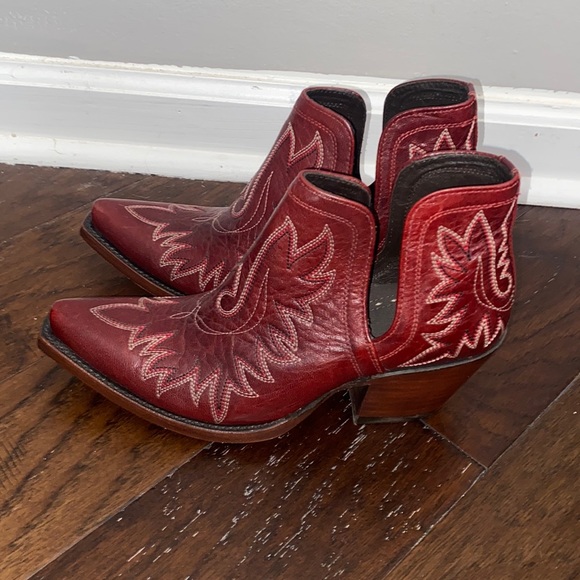 Ariat Shoes - Ariat Dixon Western Boots in Merlot